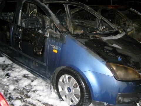 Nadránom horelo päť áut, príčinu vyšetrujú
