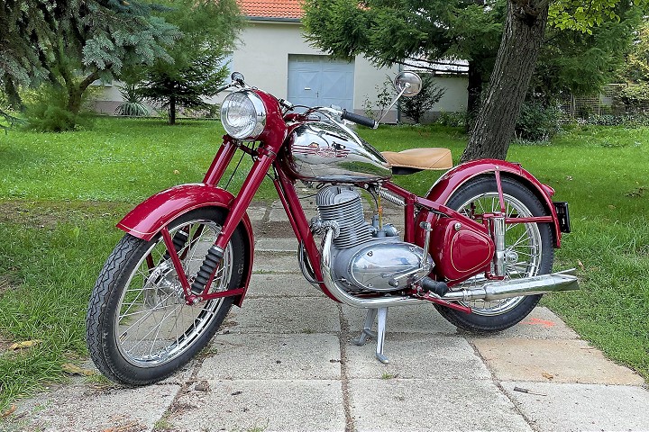 Desiatky historických motoriek pôjdu z Ružindola do Borovej