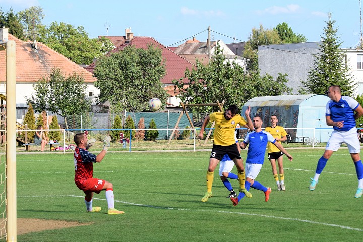 Futbal, 7. liga: Kátlovce uspeli v Bučanoch, Červeník pokazil hody Majcichovu