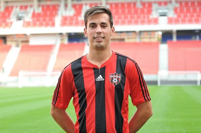 Futbal, 3. liga: Céčko Spartaka pokorilo Komárno na jeho pôde, Hlavna strelil hetrik