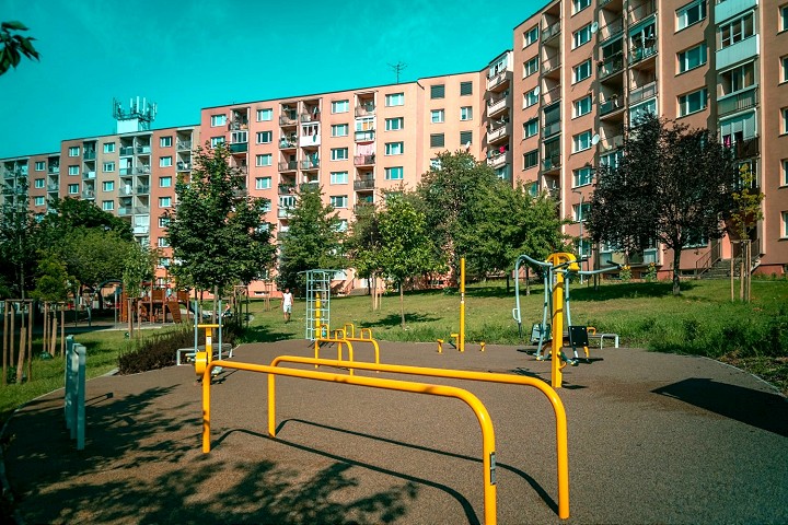 Obnova z eurofondov: Dokončili revitalizáciu sídliskového dvoru Na hlinách