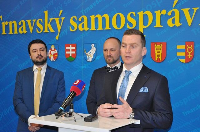 Kraj stopne zákazky od viacerých externých firiem