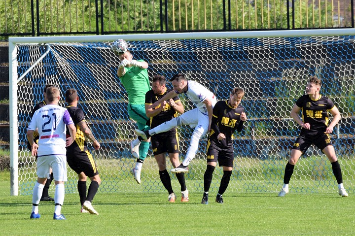 Futbal, 4. liga: Boleráz vyhral kontumačne, Hlohovec remizoval s Vrbovým