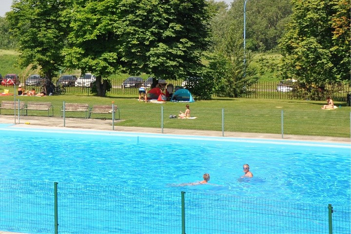 Hlohovčania chcú na kúpalisku tobogan, o peniaze naň bude radnica žiadať ešte raz