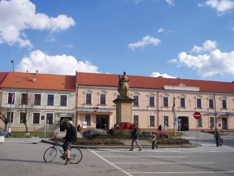 V centre Hlohovca sa bude cez týždeň za parkovanie platiť