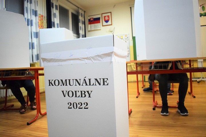 Voľby v okrese Hlohovec: Červenka a Jelušová pokračujú vo funkciách