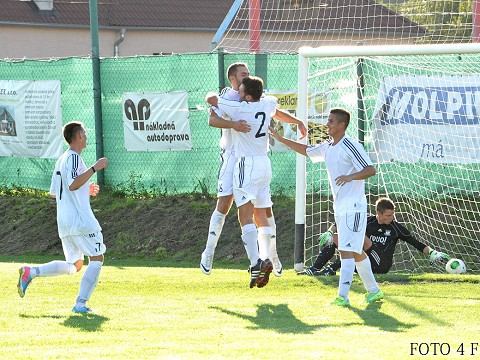 Futbal, 5. liga: Horné Orešany zdolali Zvončín gólom Mesíčka