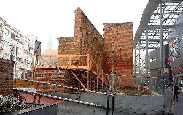 Mesto začína s obnovou hradieb pri City Arene