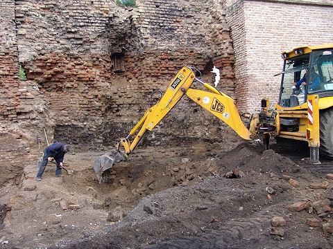 Investícia do hradieb: Mesto už začalo s opravou historického opevnenia