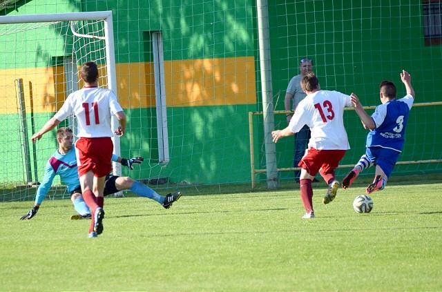 FUTBALOVÁ GLOSA: Družstevníci pritlačili zostupový dekel
