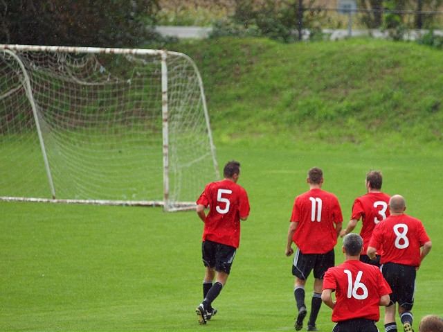 FUTBALOVÁ GLOSA: Šulekovčania podrobili Hrnčiarovce nepríjemnému zákroku