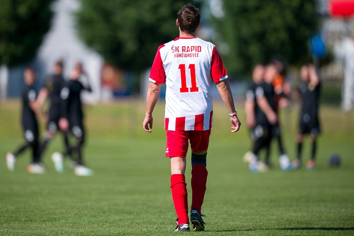 Futbalová glosa: Tvrdá zem bínovská padla, Špačince nie