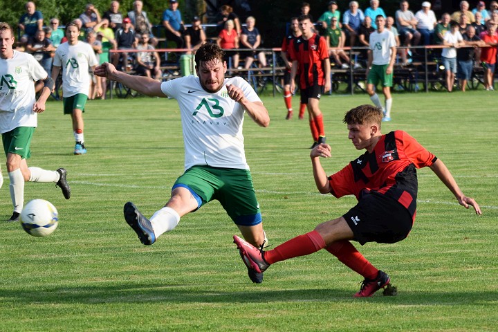 Futbal: Trebatice zdolali Jaslovské Bohunice, nová metla v Zelenči dobre metie