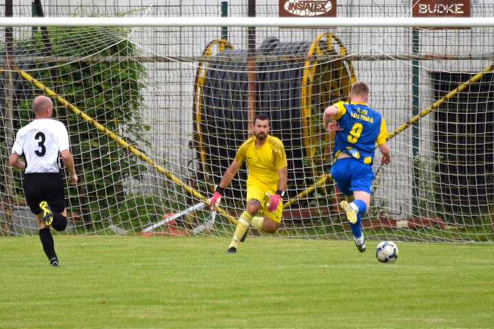 Futbal, 8. liga A: Smolenice vyhrali v Dolných Orešanoch, Suchá zdolala Zeleneč
