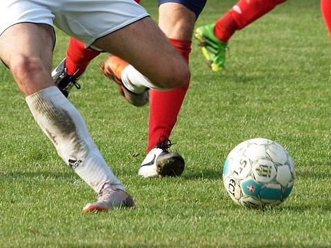 Futbal, III. A: Opoj nadelil Dlhej poltucet, Smolenice porazili Lovčice