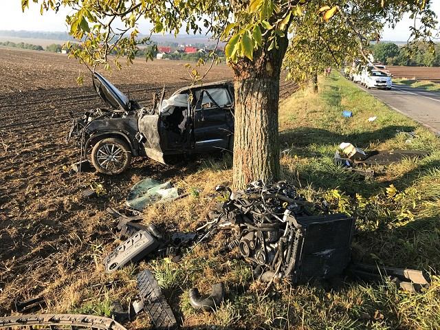 Nehoda medzi Chtelnicou a Dechticami mala tragické následky, pri náraze zomrela žena