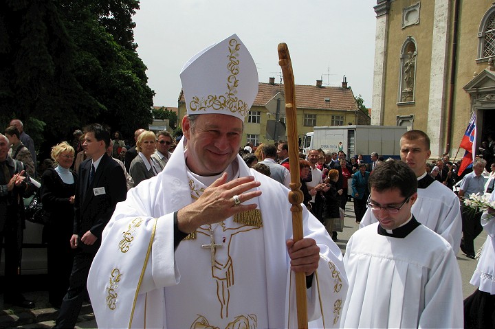 Pred desiatimi rokmi prišla Trnavská arcidiecéza o Róberta Bezáka