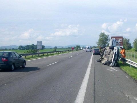 Nehoda na D1: Autá havarovali v rovnakom čase v oboch smeroch