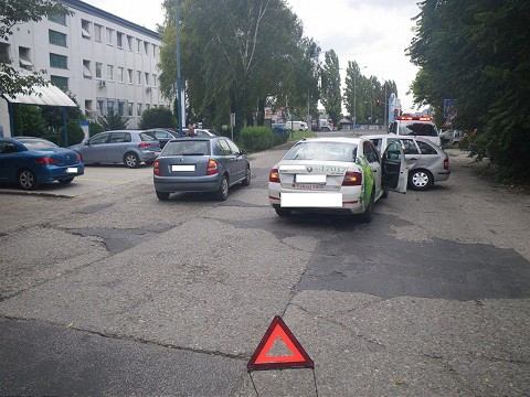 Polícia vyšetruje zrážku na Nitrianskej ulici a hľadá svedkov