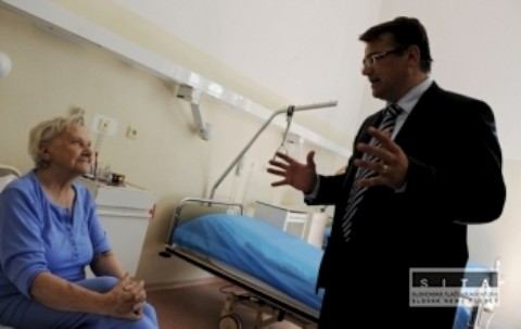 Vláda sa s LOZ nedohodla, Uhliarik ponúka svoju hlavu