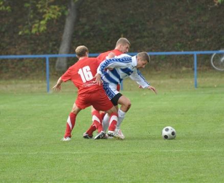 Futbal, III. trieda A: Radošovce zakopli doma s Naháčom