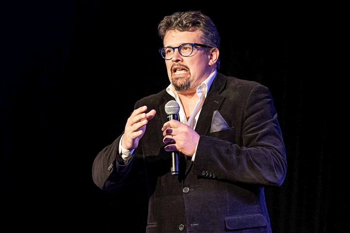Márnosť šedivá! Jakub Nvota si na rozhovory zavolá divadelníkov z regiónu