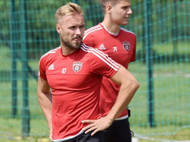 Spartak uvoľnil Jakúbeka do Dubnice, Janso zamieril za Karhanom do Komárna