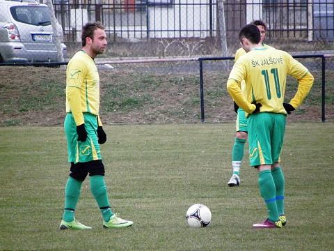 Futbal, OM: Jalšové zdolalo Hornú Krupú, v Kľačanoch štyri červené