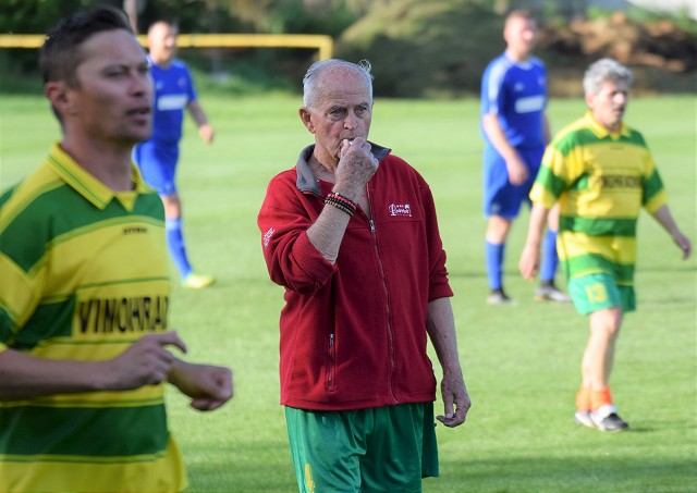 Stanislav Jarábek hrá futbal i po osemdesiatke, vyskúšal si aj úlohu rozhodcu