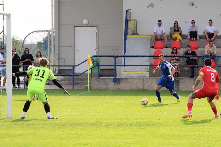 Futbal, 4. a 5.: Jaslovské Bohunice hodovali trojbodovo, za Vrbové skóroval brankár