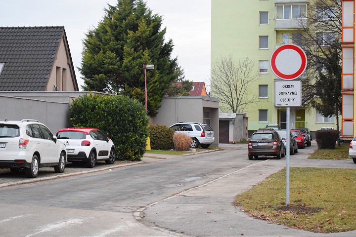 Vodiči pozor! Na Jasnej ulici pribudla značka Zákaz vjazdu
