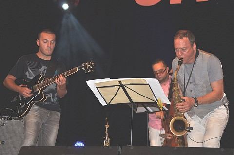 Džezmeni lámali v amfiku ženské srdcia