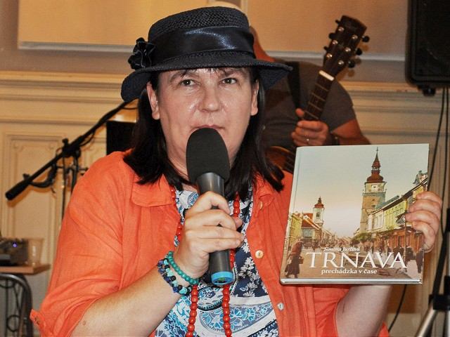 Simona Jurčová knižne zmapovala obchody, prevádzky, úrady a inštitúcie Trnavy