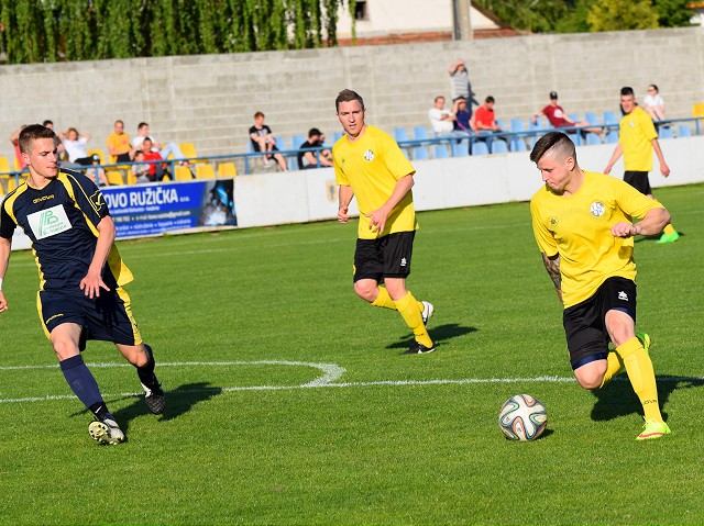 Futbal, 7. liga A: Voderady prekročili stogólovú hranicu, Bučany sa dostali na druhé miesto