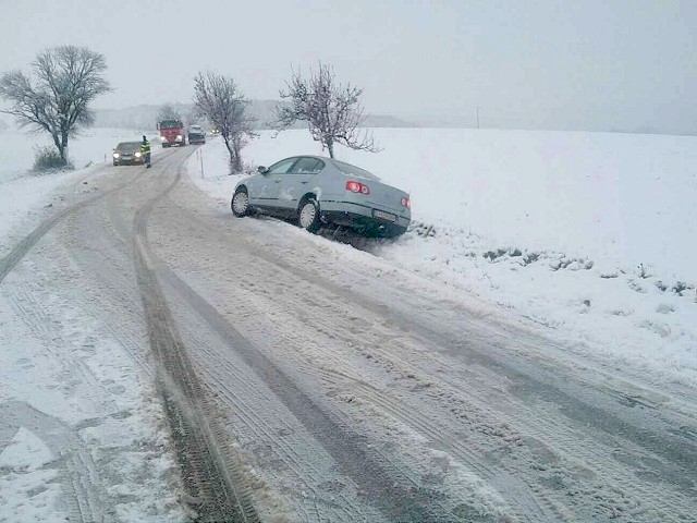Sneženie narobilo problém šoférom, v kraji sa udialo viacero nehôd