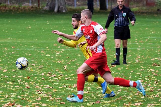 Futbal, 6. liga: Pečeňady a Zavar si body delili, Zeleneč hasil remízu v Krakovanoch