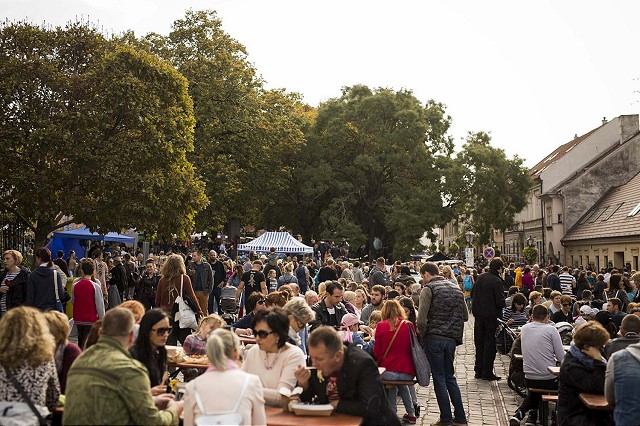 V sobotu sa na Kapitulskej neparkuje, ulicu obsadí Trnavský rínek