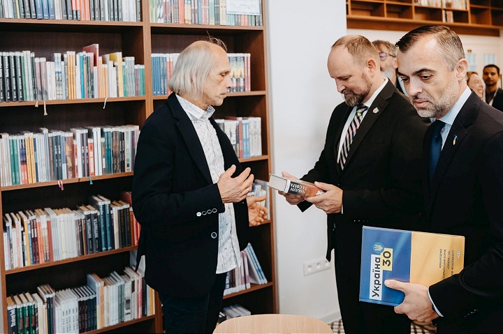 Knižnica má vynovenú čitáreň, ukrajinské knihy aj knihy z pozostalosti Antona Srholca
