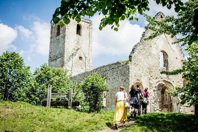 Na Katarínke pod dohľadom archeologičky odkryjú nárožia kláštora