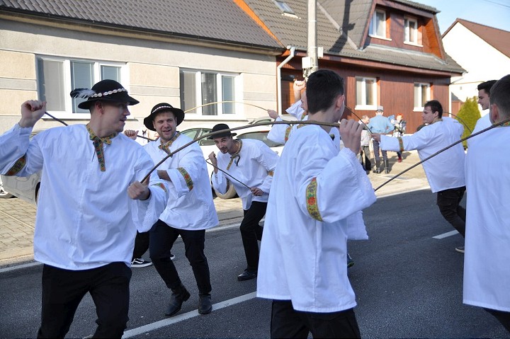 FOTO: V Kátlovciach skákali pod šable tri generácie šabľovníkov