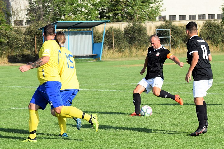 Futbal, 9. ligy: Koplotovce a Špačince zabrali naplno, Naháč dal Vlčkovciam sedem