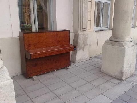 Na pešej zóne pribudol klavír, zahrať si môže každý