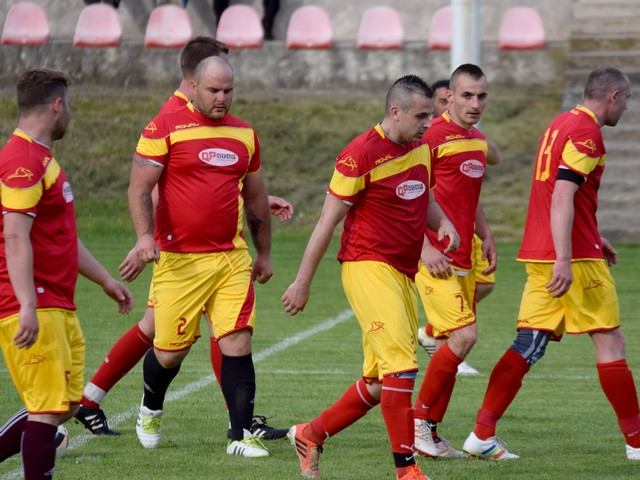 Futbal, 8. liga B: Kočín-Lančár strelil Nižnej desať gólov, Piešťany Pastuchovu deväť