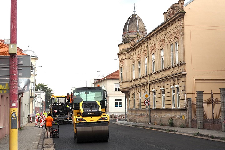 Časť Kollárovej ulice budú asfaltovať, v smere od stanice bude uzatvorená