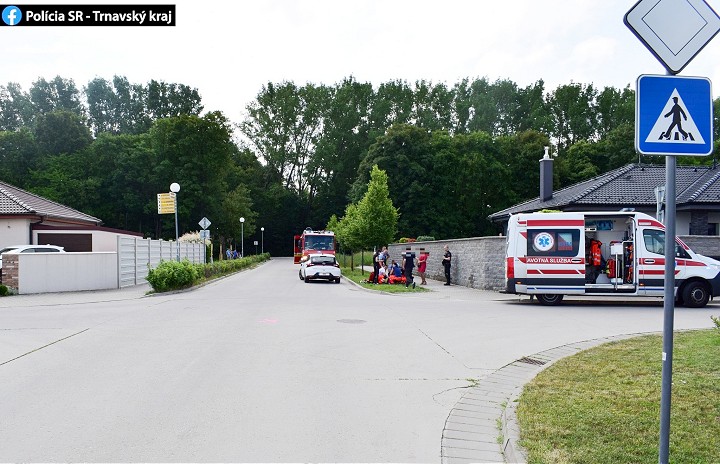 Pri Kamennom mlyne prišlo ku kolízii dievčat na kolobežke a auta