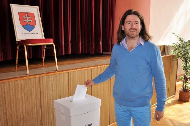 Takmerkandidát na prezidenta z Hornej Krupej Martin Konečný prišiel voliť až z Rakúska