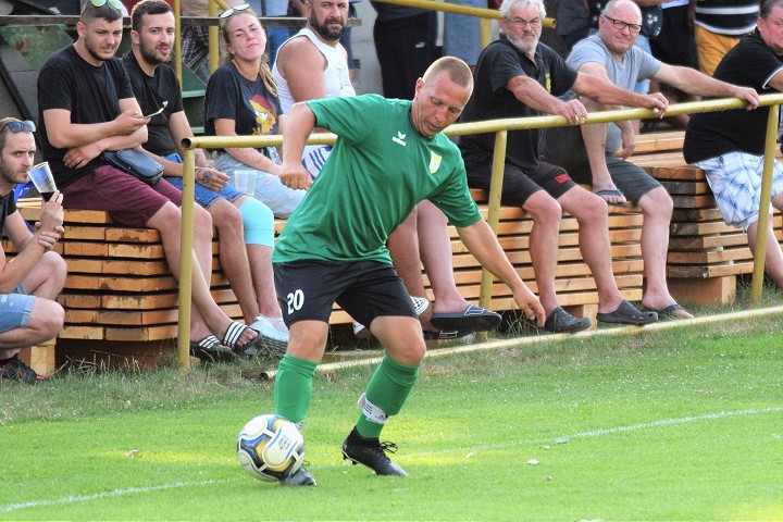 Futbal, 8. A, B: Šúrovce strelili Lovčiciam deväť gólov, Šulekovo ide do trháku