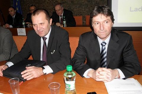 Na futbalových trávnikoch sa neoplatí piť, biť a nenastúpiť