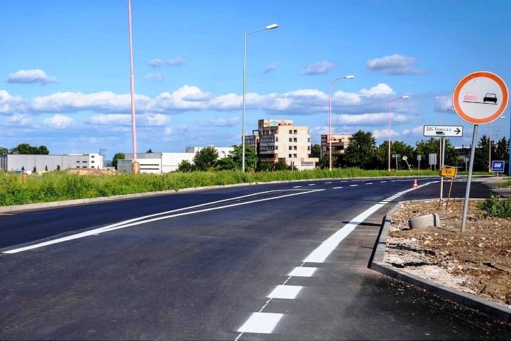 Cesta na Koniarekovej a Zavarskej je opravená, dostala nový asfalt