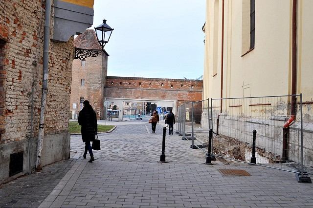Archeológovia výskumom na Námestí kráľovnej Konštancie skúsia objasniť aj jednu záhadu